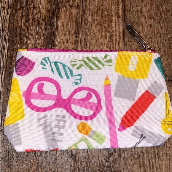 Clinique Makeup Bags - Picture 2 of 6